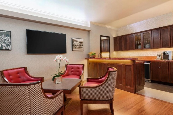 USC Hotel image 10